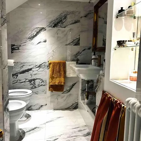 Ottavia, Santa Maria Novella Apartment *